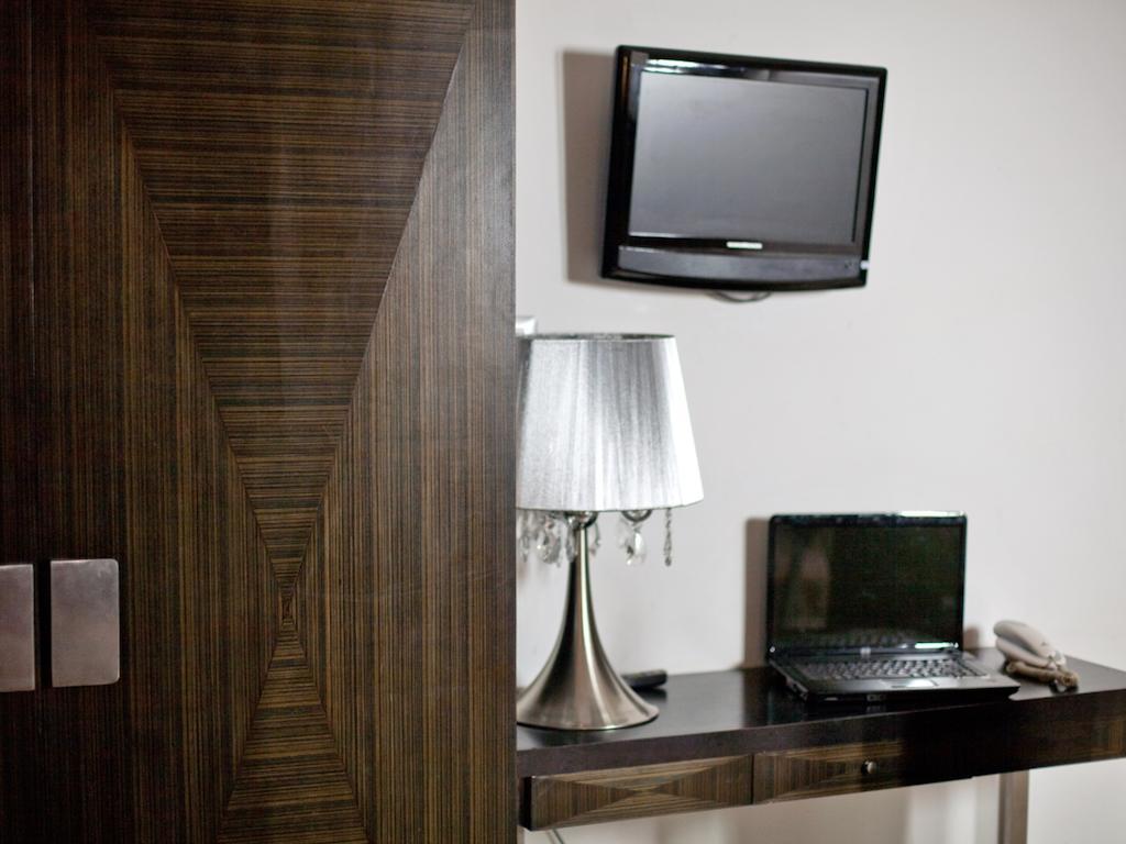 Hotel Grazia เอโบลิ ห้อง รูปภาพ
